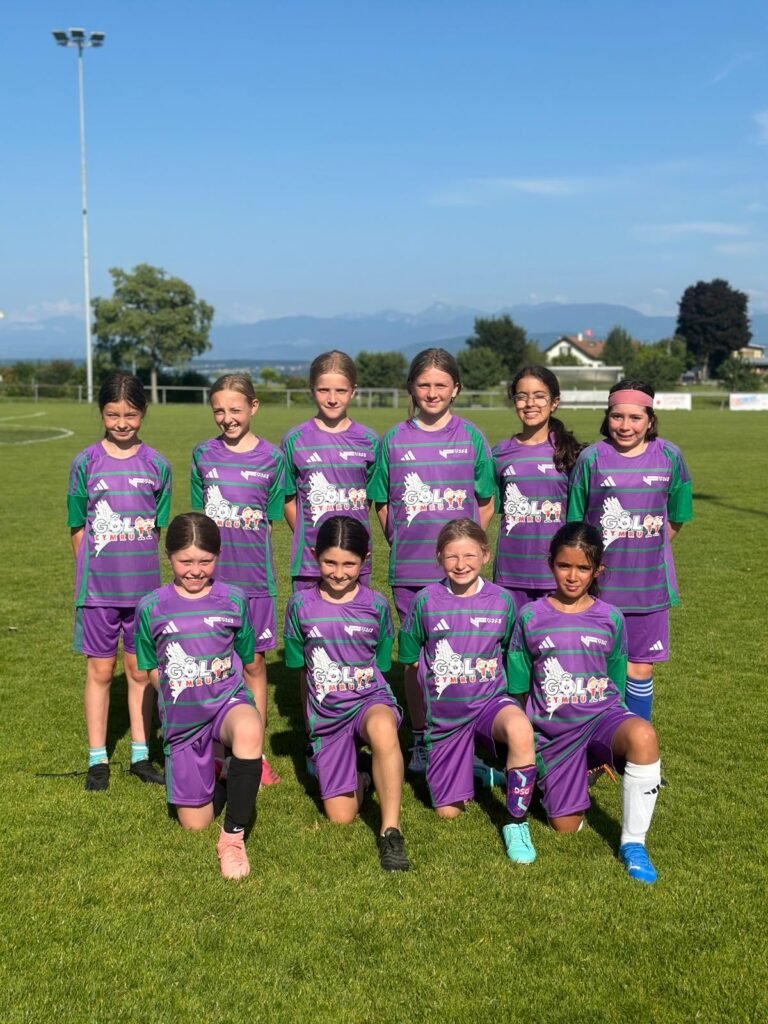 Image; Swiss girls team in Gôl Cymru shirts